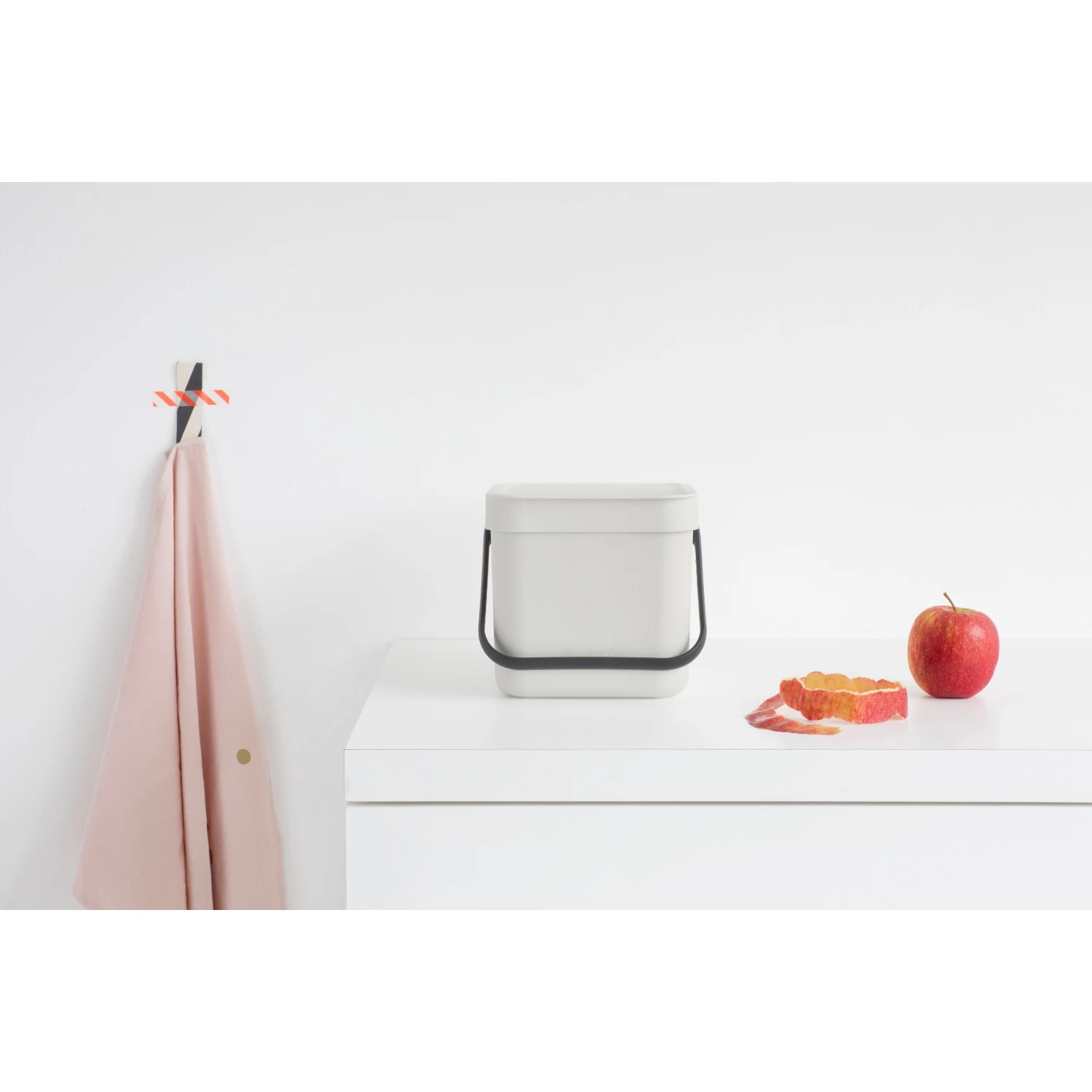 Brabantia Sort & Go Afvalemmer 6 Liter Light Grey 5 Brabantia Sort & Go Afvalemmer 6 Liter Light Grey - Afbeelding 5